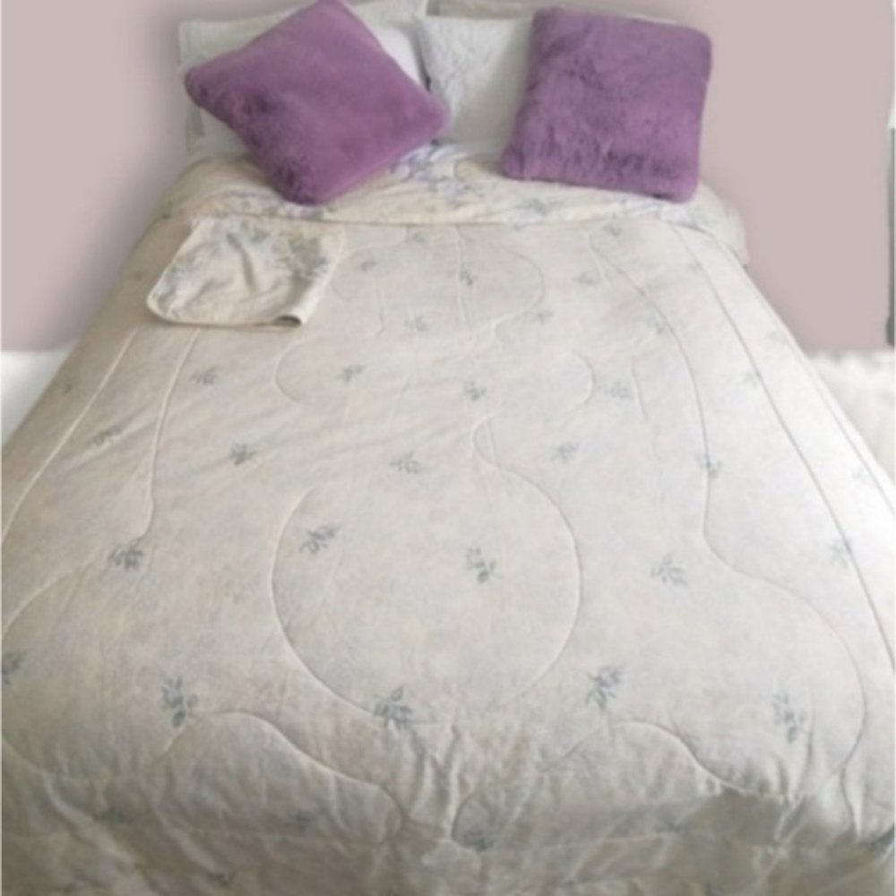 REVERSIBLE BEDDING TWIN- Floral and Cream W large pillow case